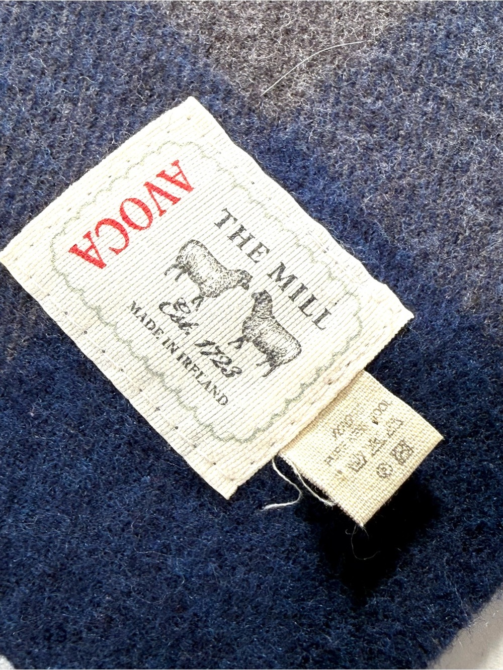Avoca Handweavers 100% Pure New Wool Plaid Scarf Made in Ireland Navy Check - Picture 4 of 10